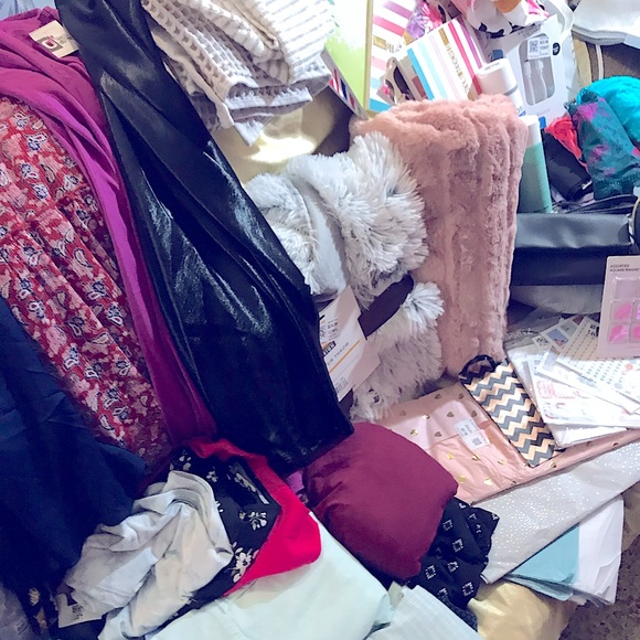 ?¿ 5_Stars Mystery/Surprise Bundle of Ladies Tops ~{Guaranteed 6 items or more) - Picture 6 of 15